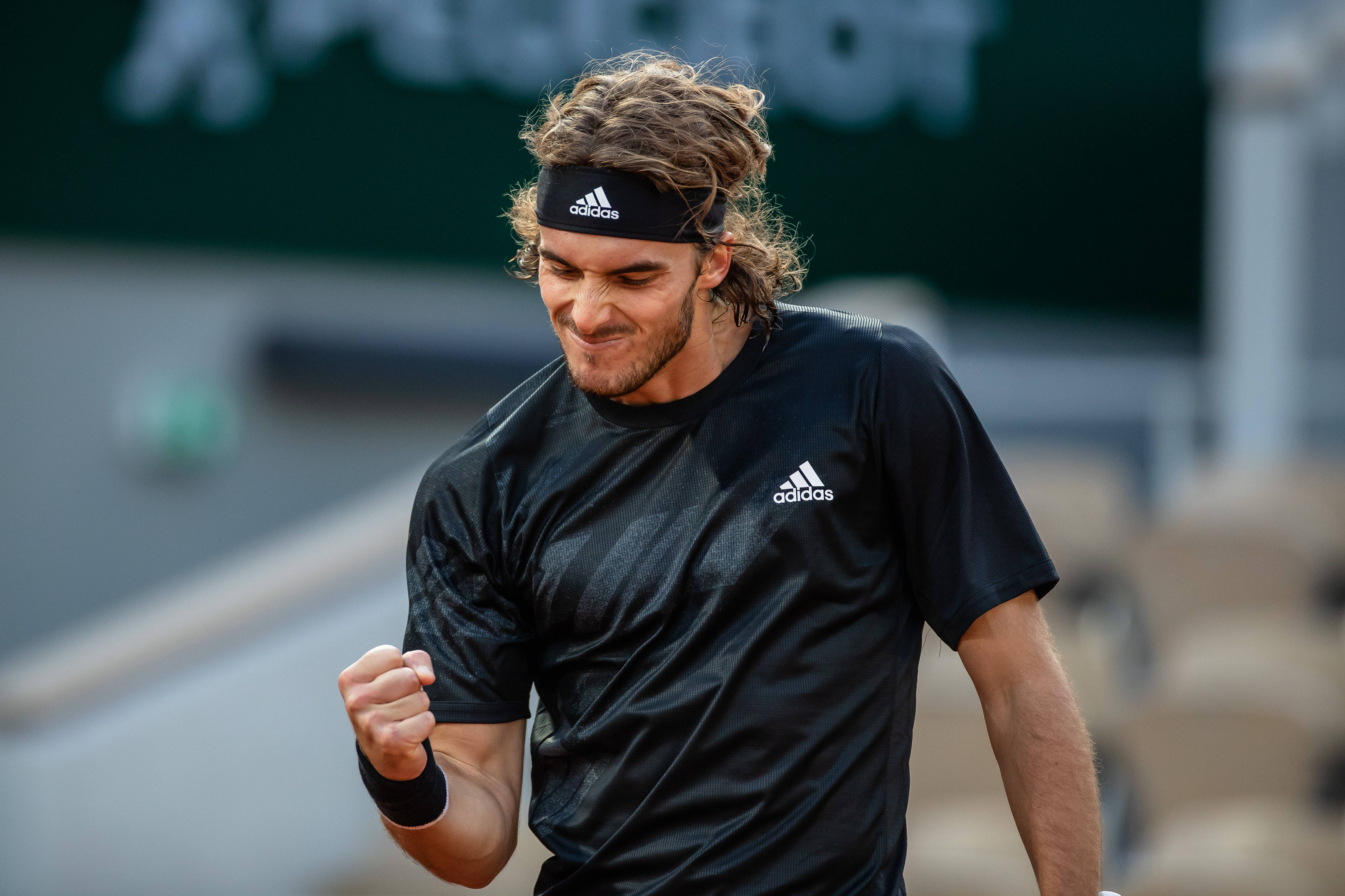 戴维斯杯完胜法网,西西帕斯高光表现 戴维斯杯完胜法网,西西帕斯高光表现