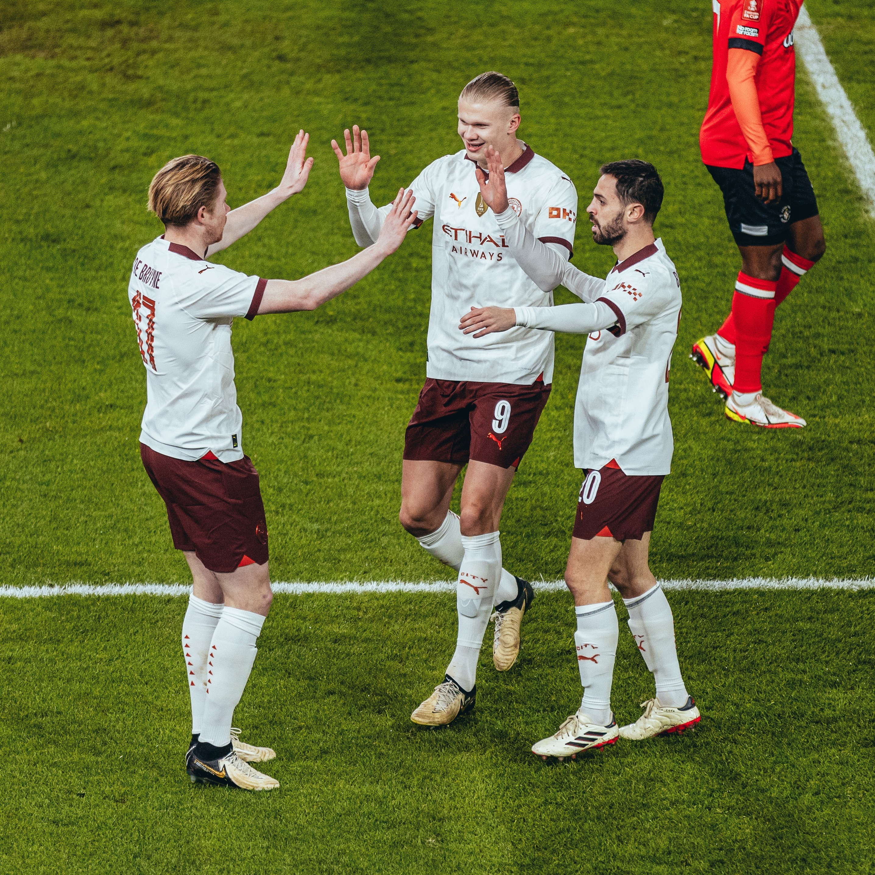 曼联鏖战AC米兰，哈兰德惊艳四座