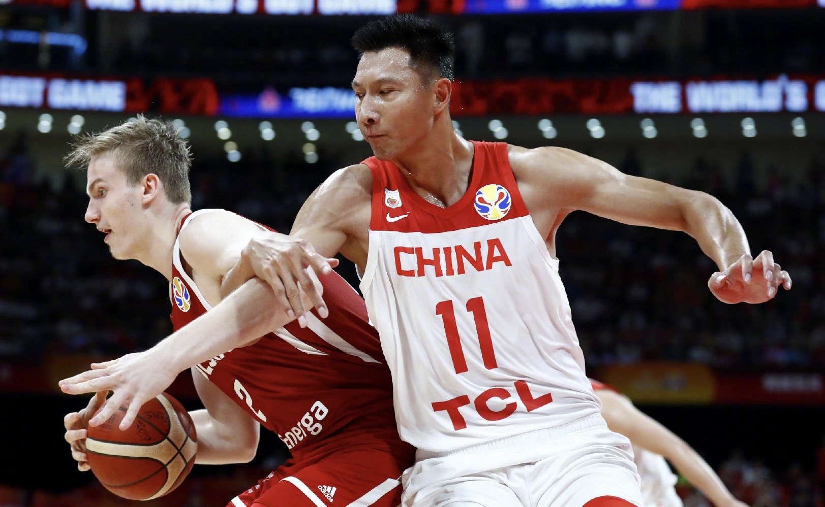 波兰男篮碾压中国男篮，费沃斯打破历史纪录