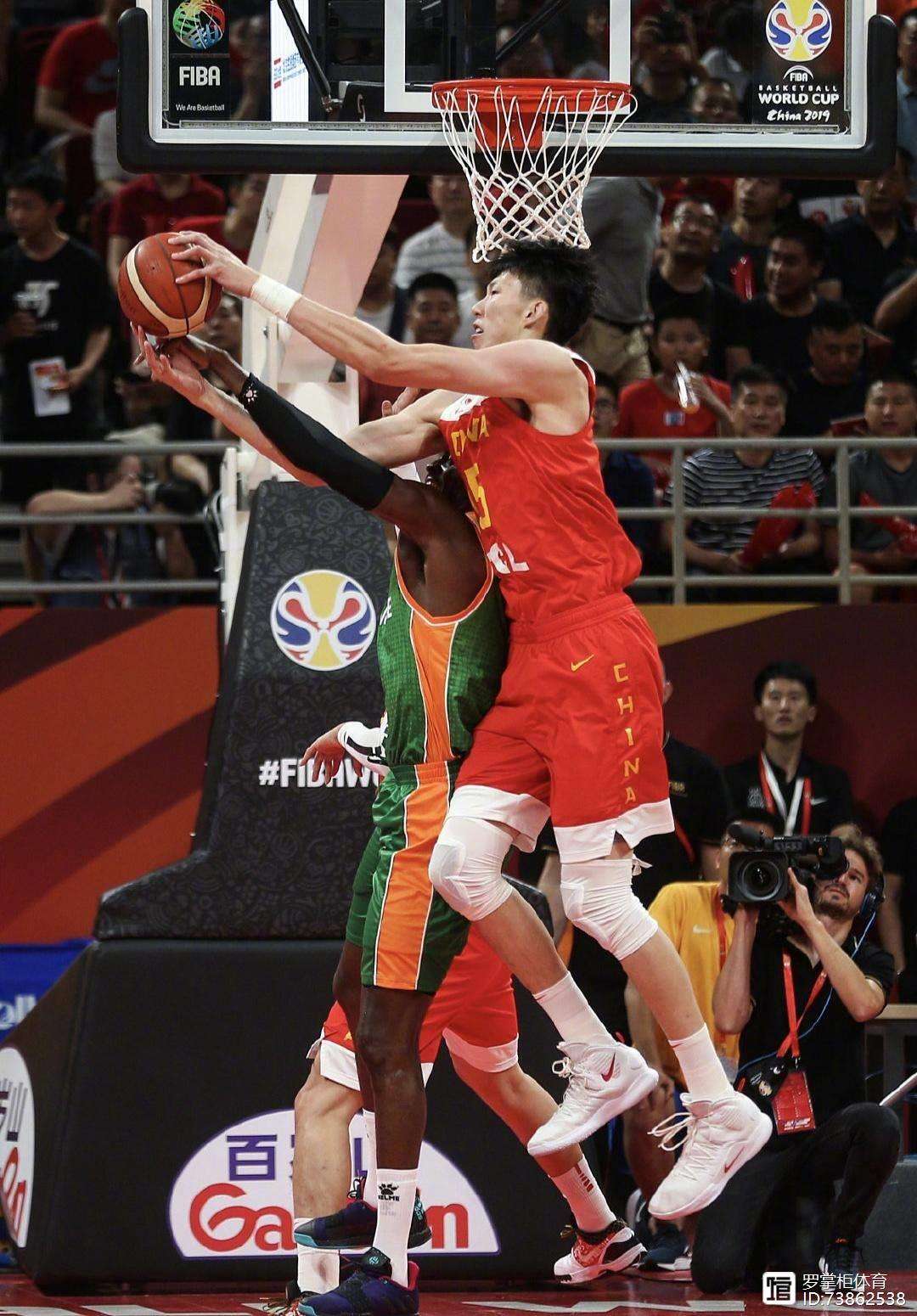 波兰男篮碾压中国男篮，费沃斯打破历史纪录