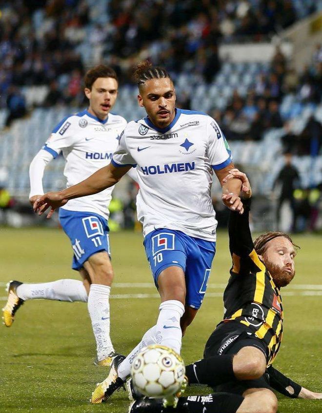 丹麦羽毛球队爆冷英格兰羽毛球队，辛杜高光表现