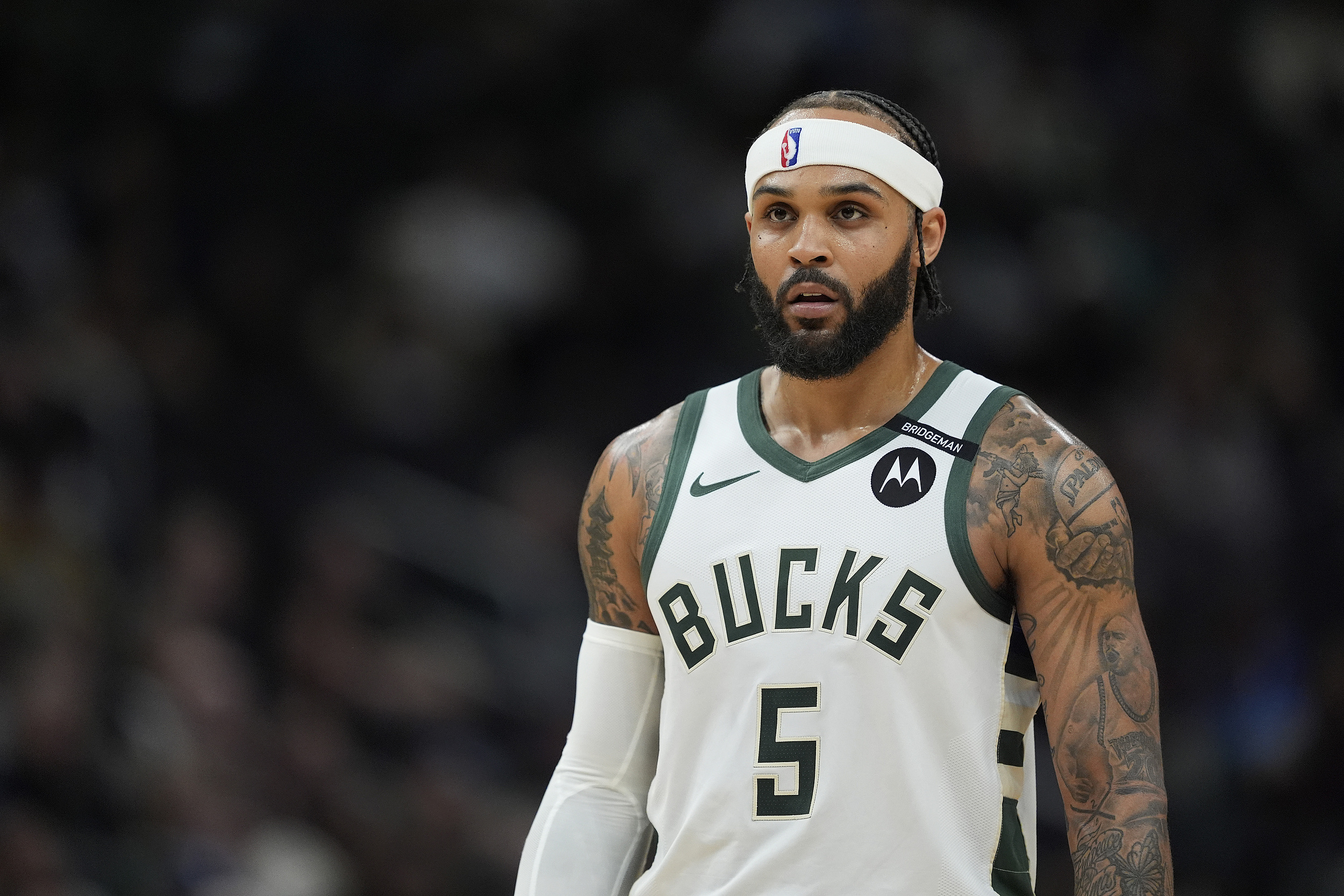 雄鹿队遭遇三连败，争夺东部龙头位置摇摆不定