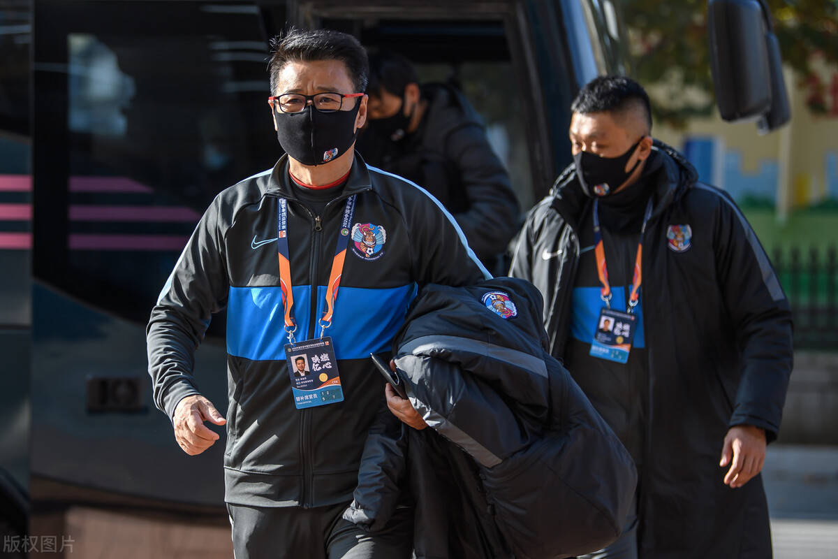 青岛黄海主场战平成都谢菲联，保持不败