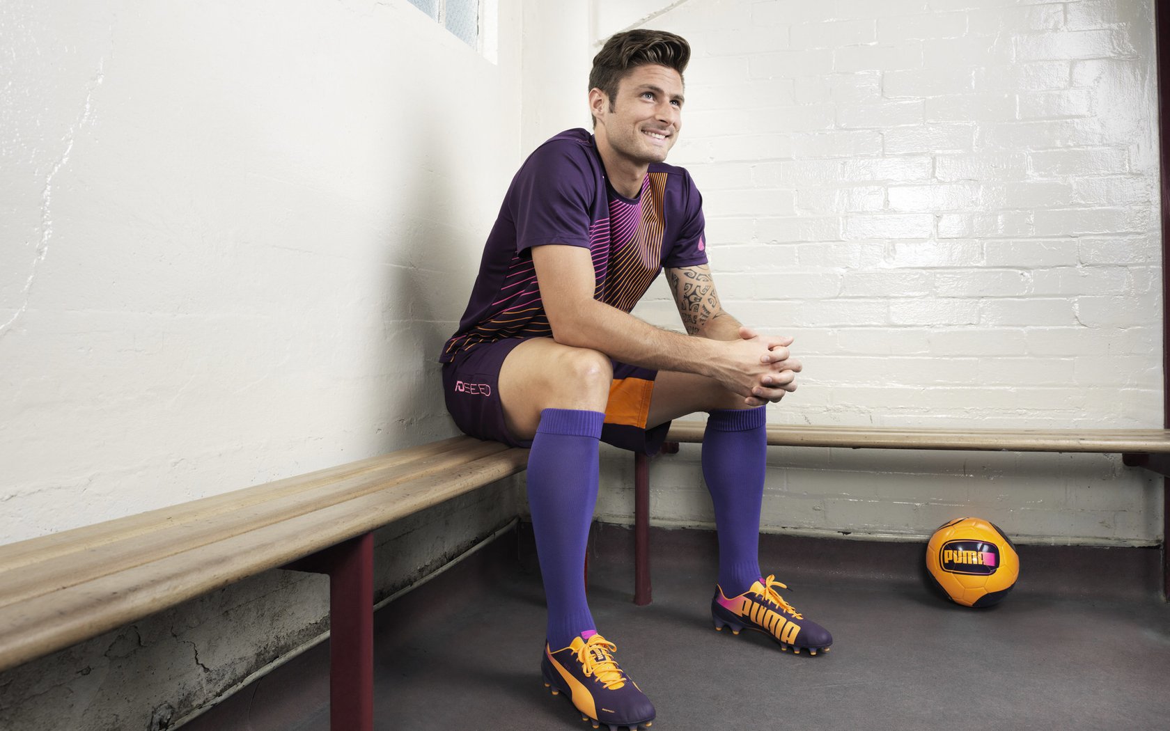 赛道上的红与蓝，塞恩斯火热状态下的雷诺鏖战法拉利