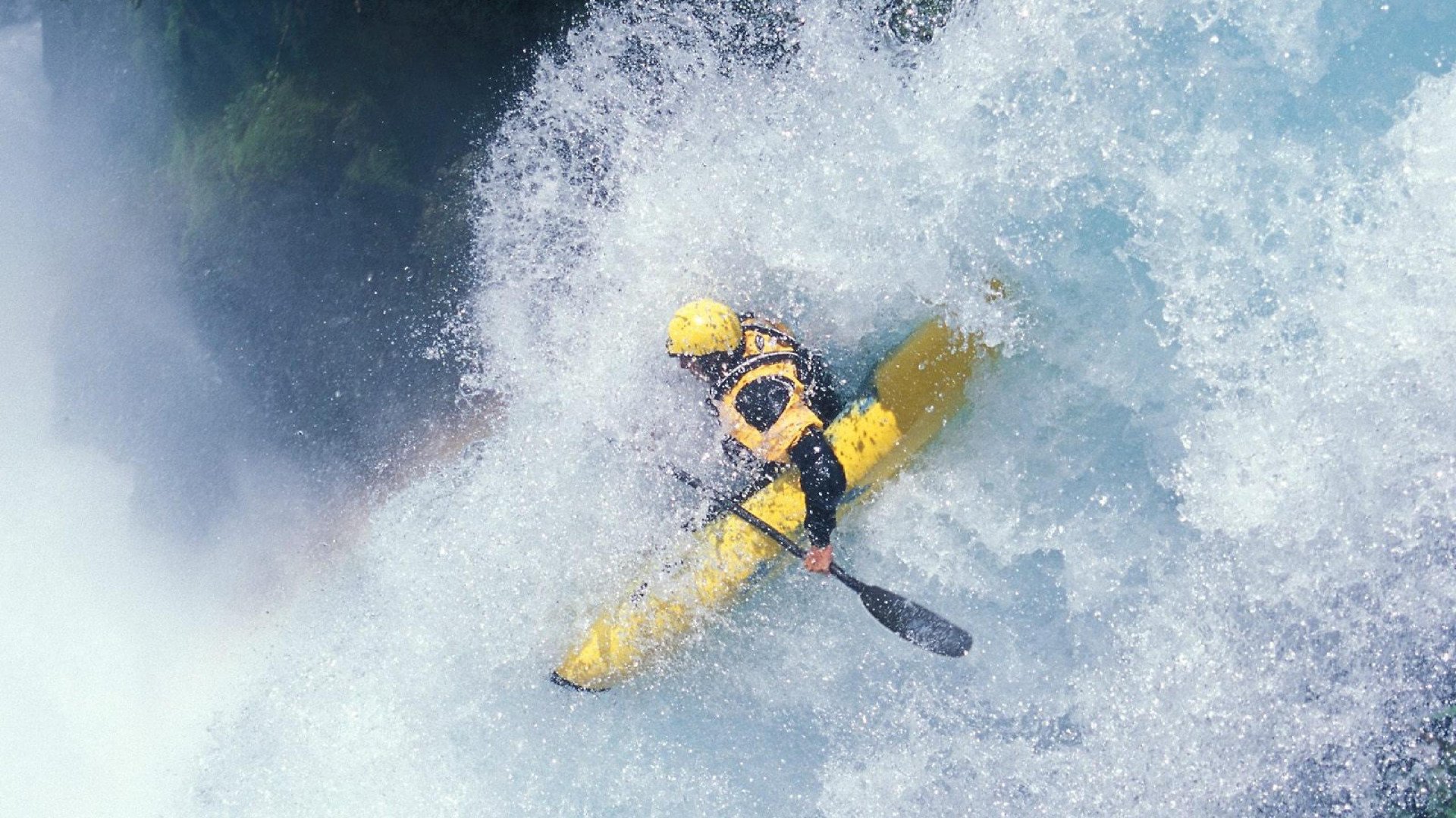 德甲争冠战与NBA赛场，雄鹿稳健取胜背后的双重视角