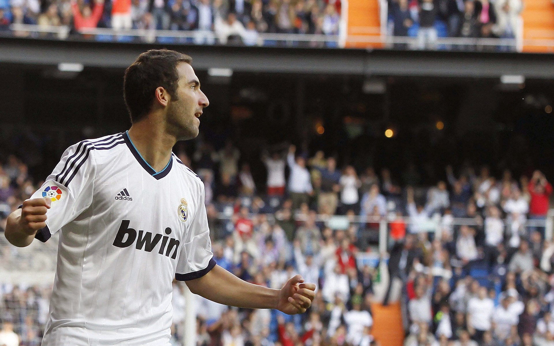 斯通斯一锤定音，日本新星掀翻蓝军—亚洲力量改写英超格局的启示